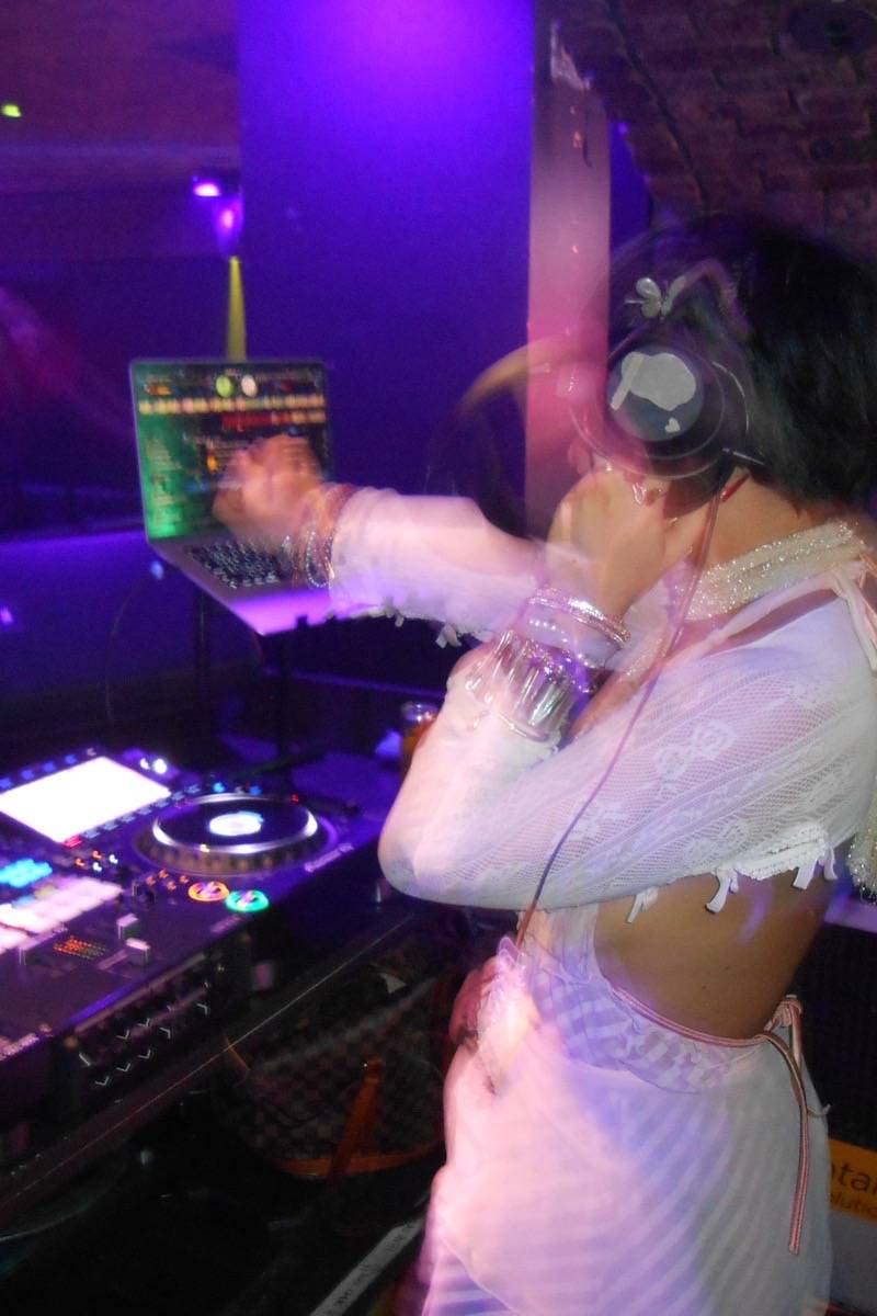 DJ